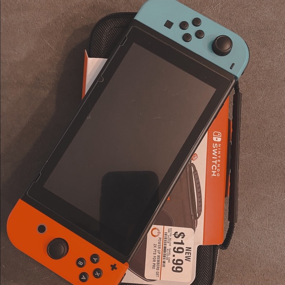 Nintendo Switch - Picture 1 of 1